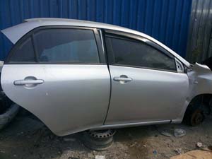 99 MODEL TOYOTA COROLLA SAĞ ARKA KAPI